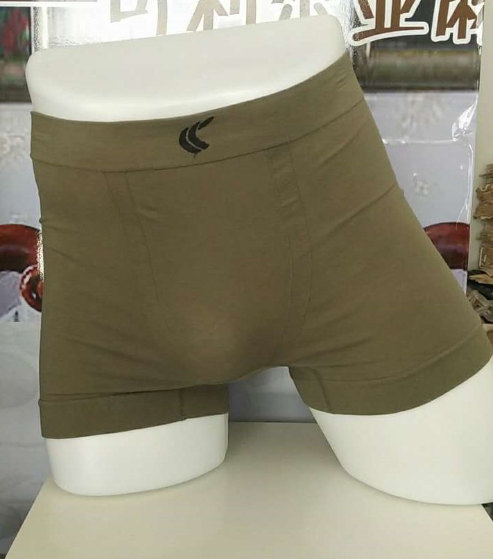 男軍綠